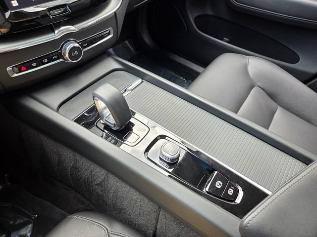 Certified 2024 Volvo XC60 B5 Core w/ Climate Package AWD/4WD image 32