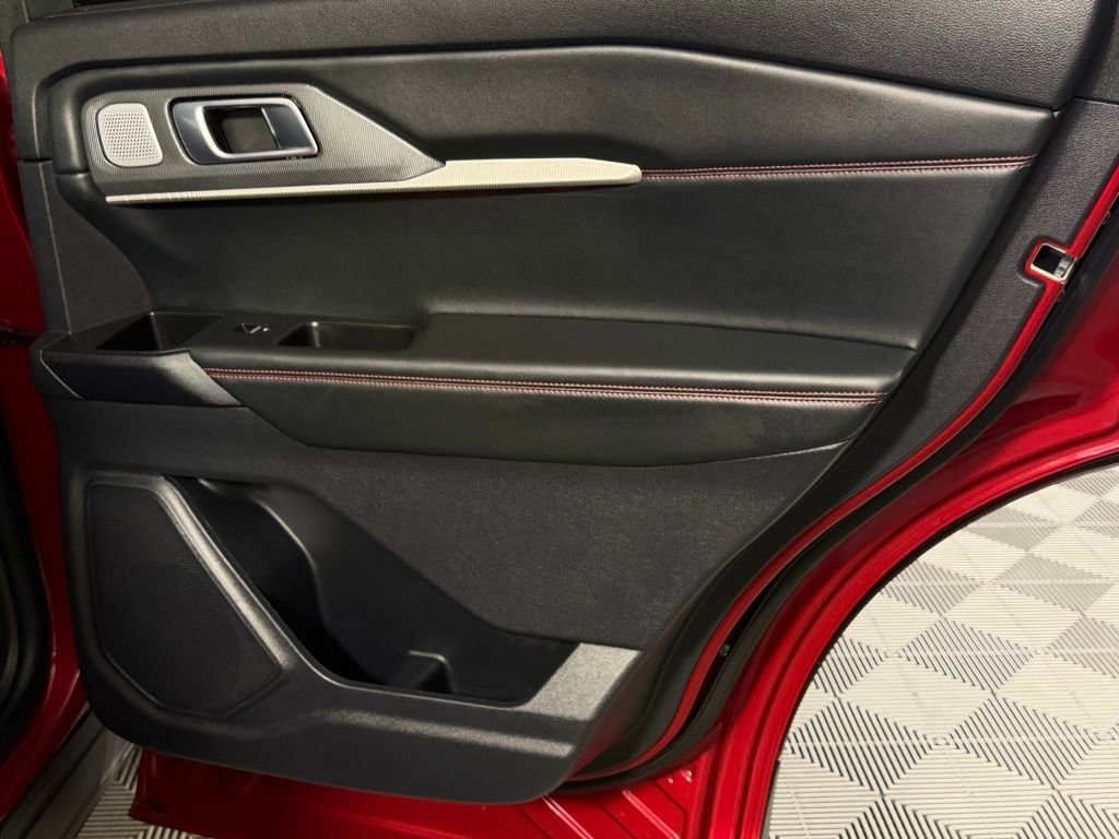 Used 2025 Ford Explorer ST image 25