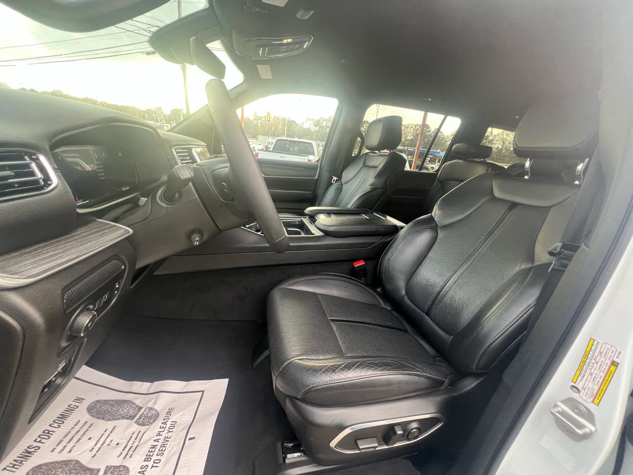 Used 2024 Jeep Wagoneer L Series II image 28