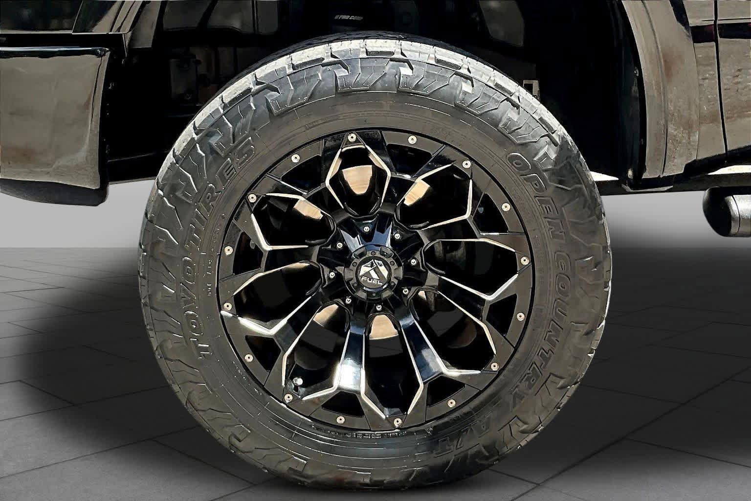 Used 2019 Nissan Titan PRO-4X w/ Pro-4x Convenience Package image 11
