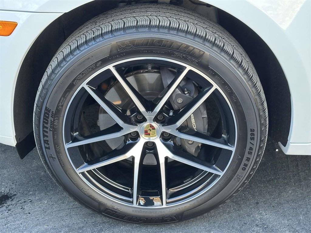 Used 2025 Porsche Macan image 11