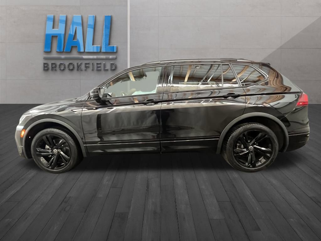 Certified 2024 Volkswagen Tiguan SE R-Line FWD image 3