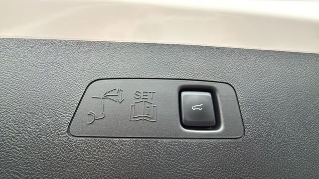 Used 2023 Lincoln Corsair Reserve w/ Rear Removable Package Tray image 29