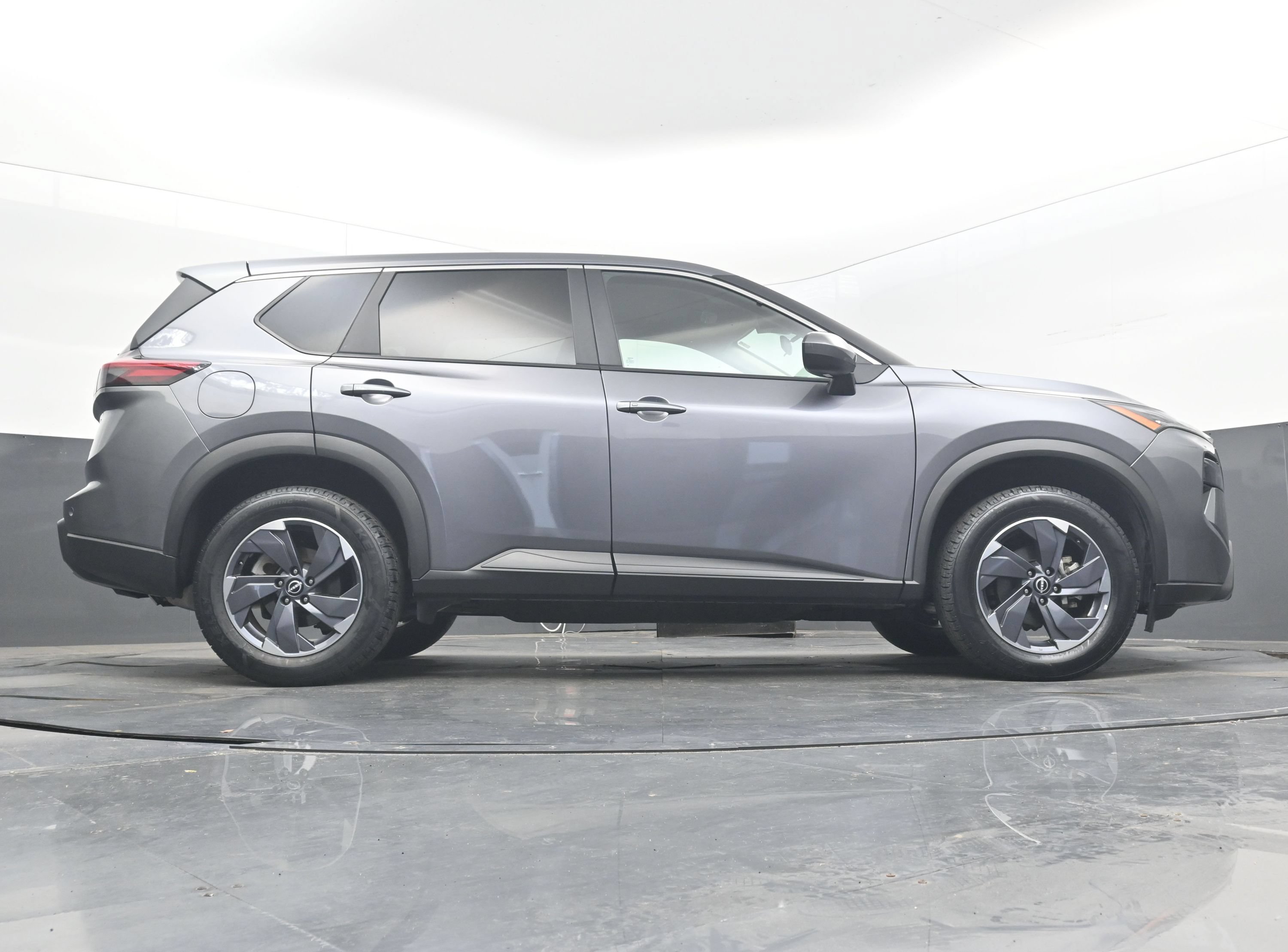 Used 2025 Nissan Rogue SV FWD image 27