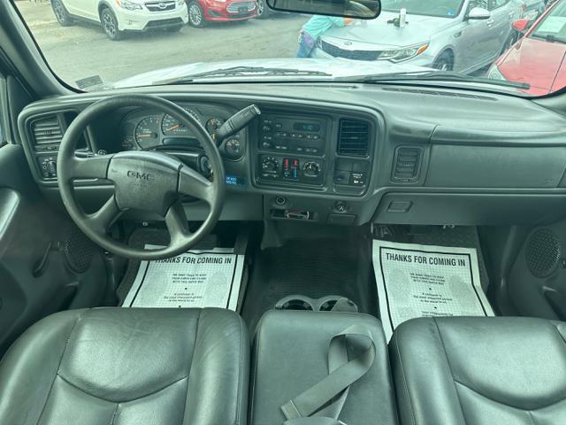 Used 2006 GMC Sierra 2500 W/T w/ Heavy-Duty Power Package image 16