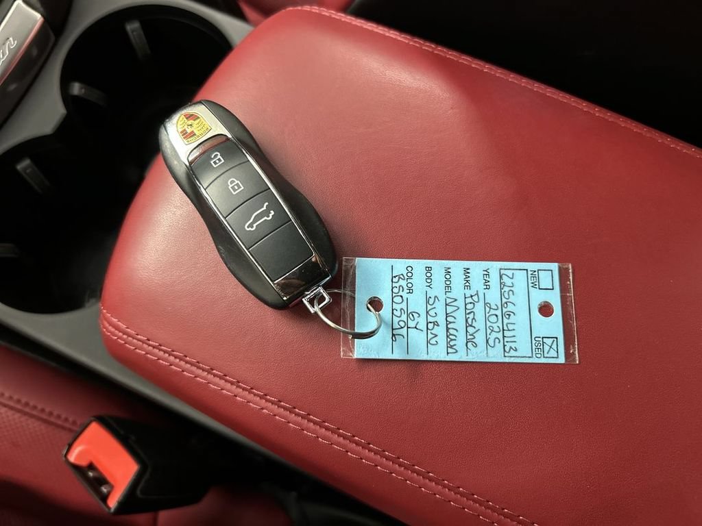 Certified 2025 Porsche Macan GTS AWD/4WD image 12