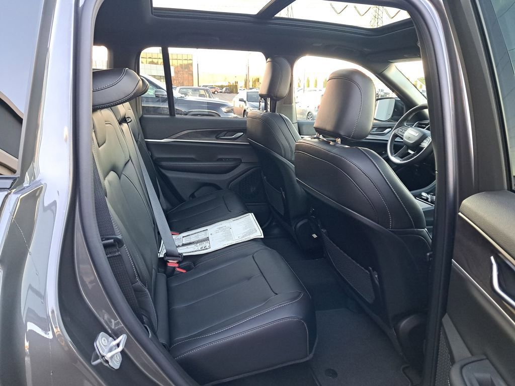 New 2025 Jeep Grand Cherokee Limited w/ MOPAR Finishing Package AWD/4WD image 16