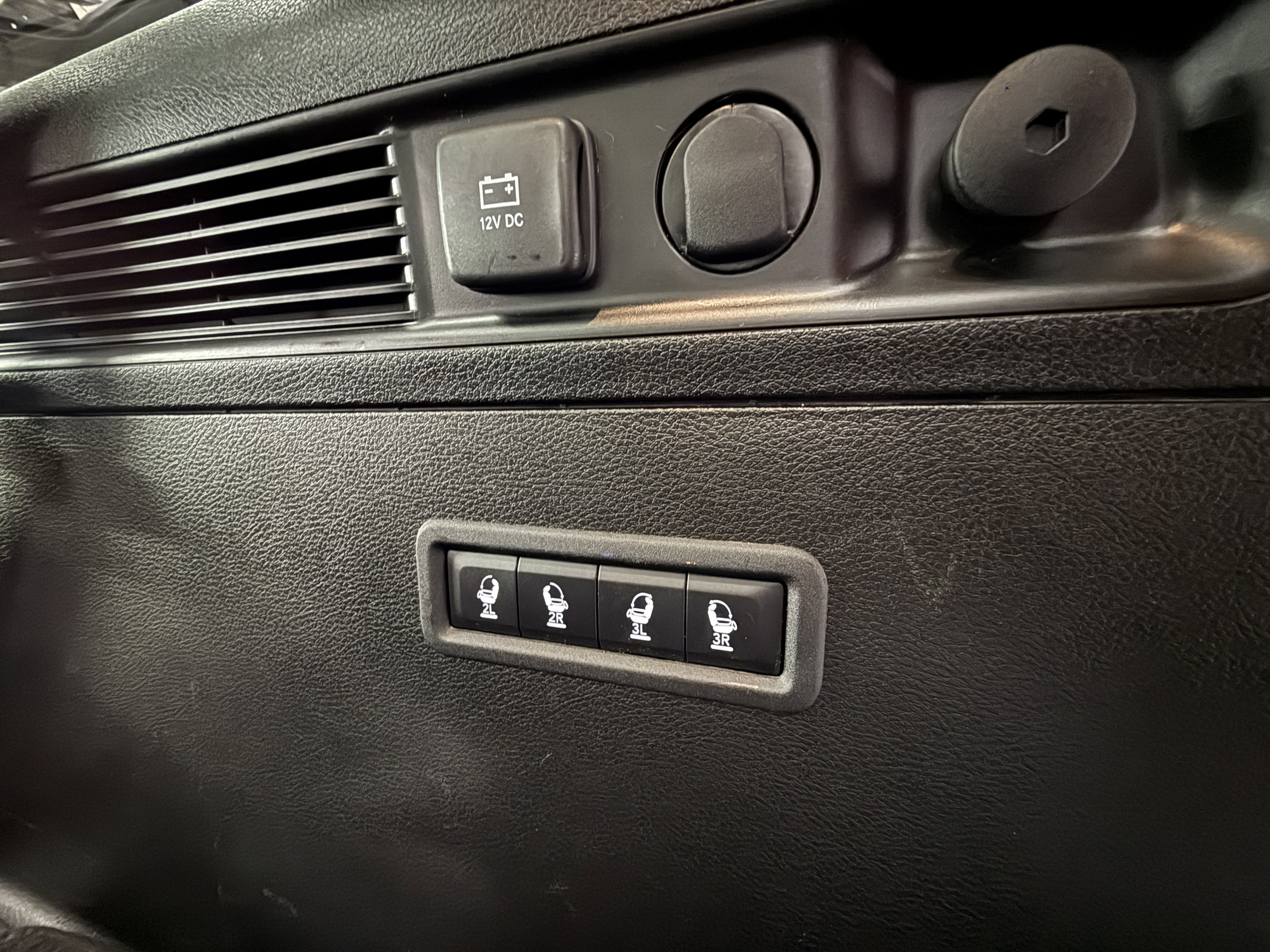 Used 2023 Jeep Wagoneer Series II AWD/4WD image 31
