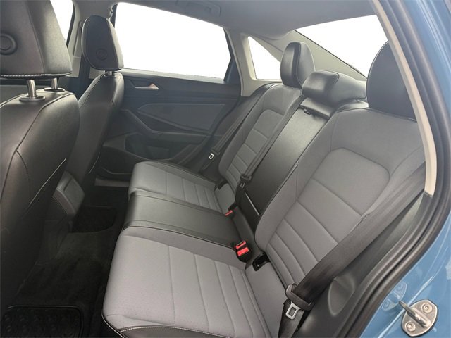 Used 2025 Volkswagen Jetta SE w/ Sunroof Package image 16