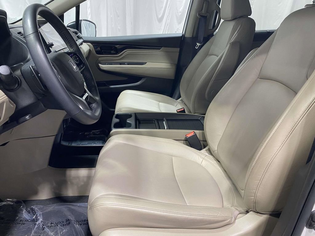 Used 2023 Honda Odyssey Touring image 16