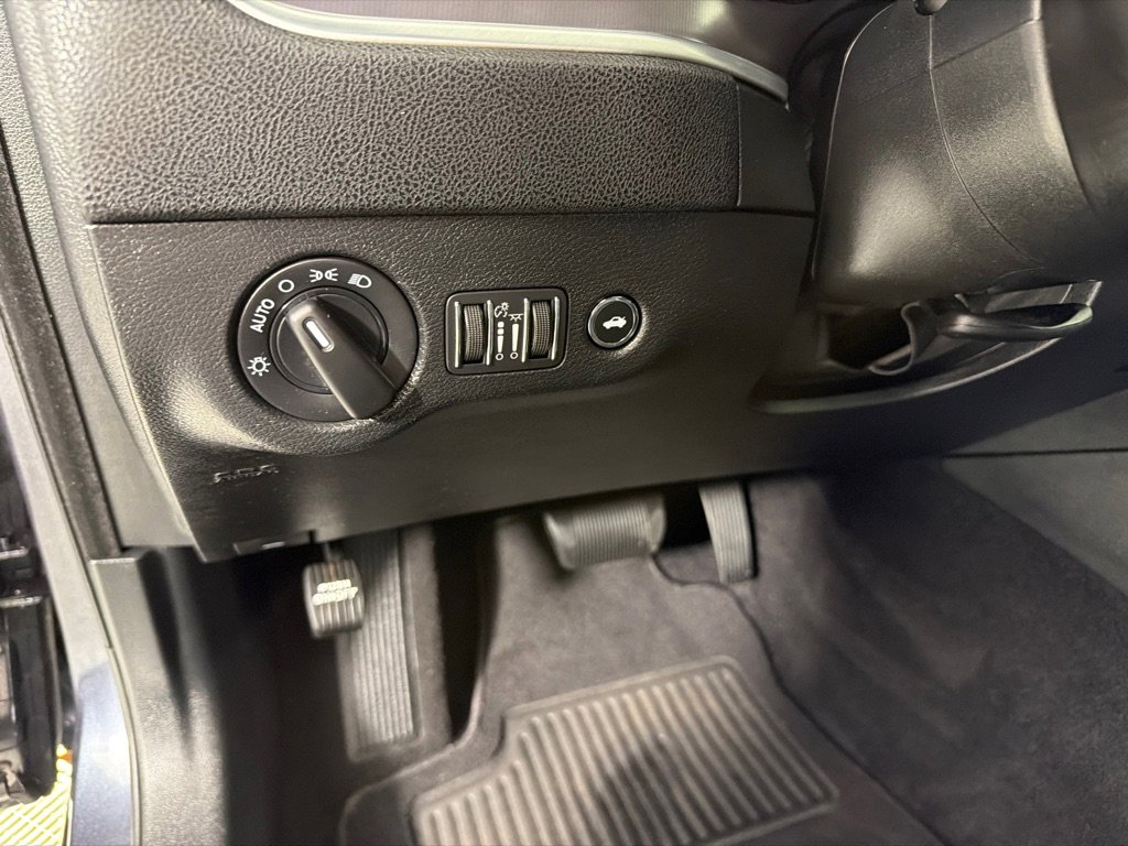Used 2019 Dodge Charger SXT w/ Leather Interior Group image 14