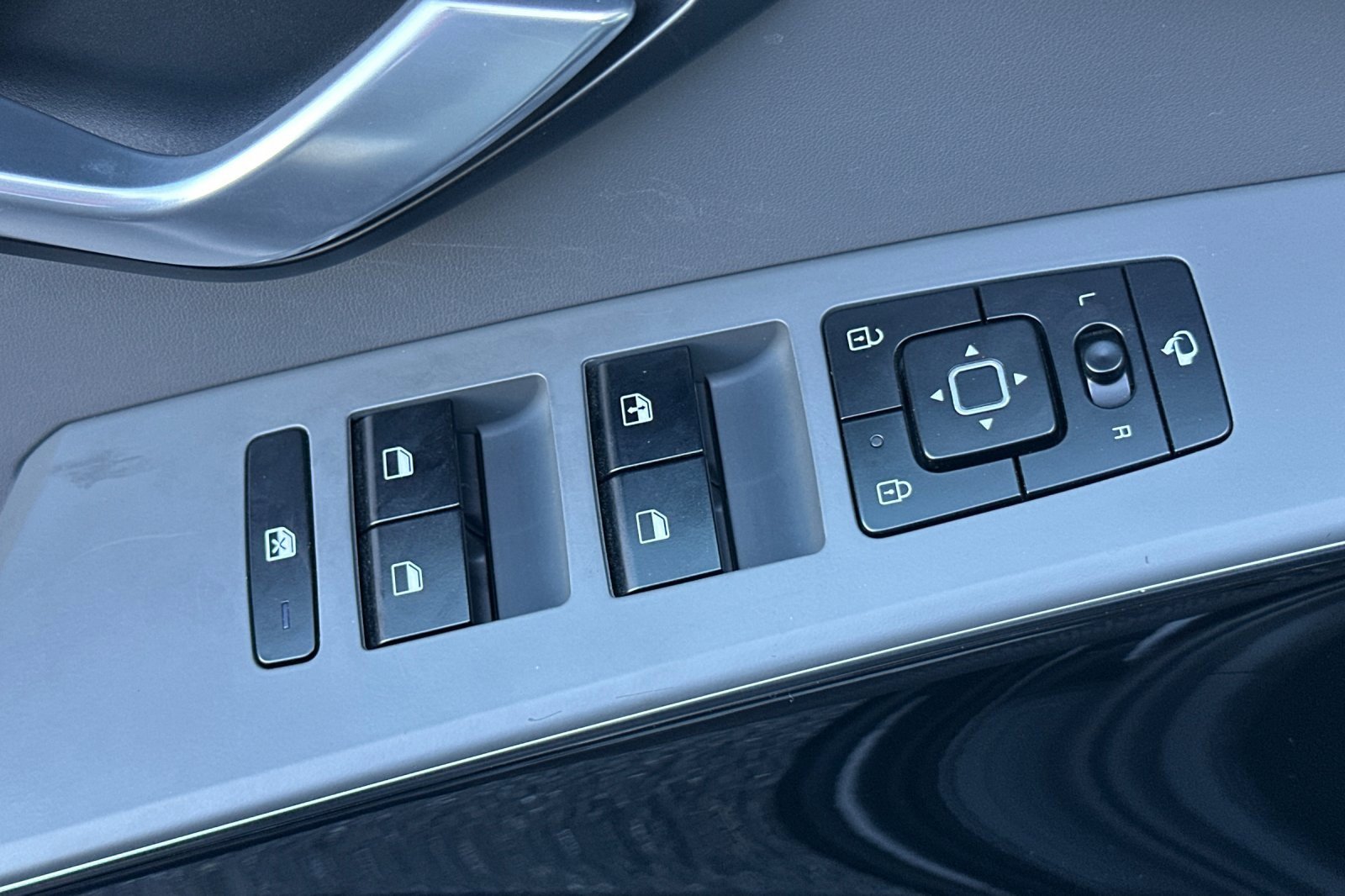 Used 2023 Kia Niro EX Touring image 17