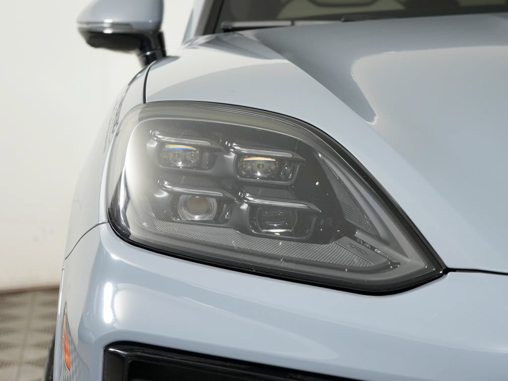 Certified 2025 Porsche Cayenne GTS AWD/4WD image 11
