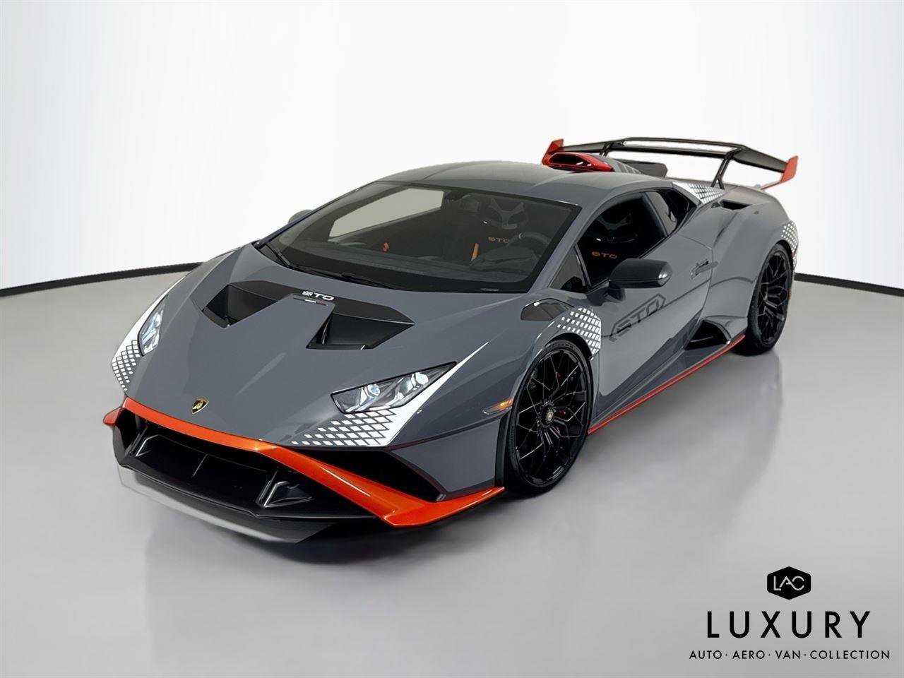 Used 2021 Lamborghini Huracan STO image 3