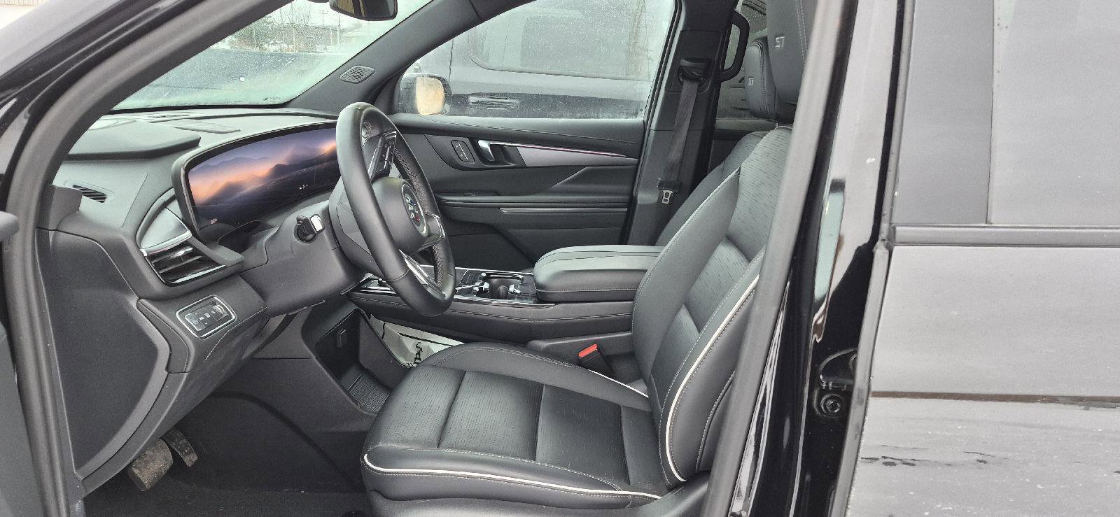 Used 2025 Buick Enclave Sport Touring image 6