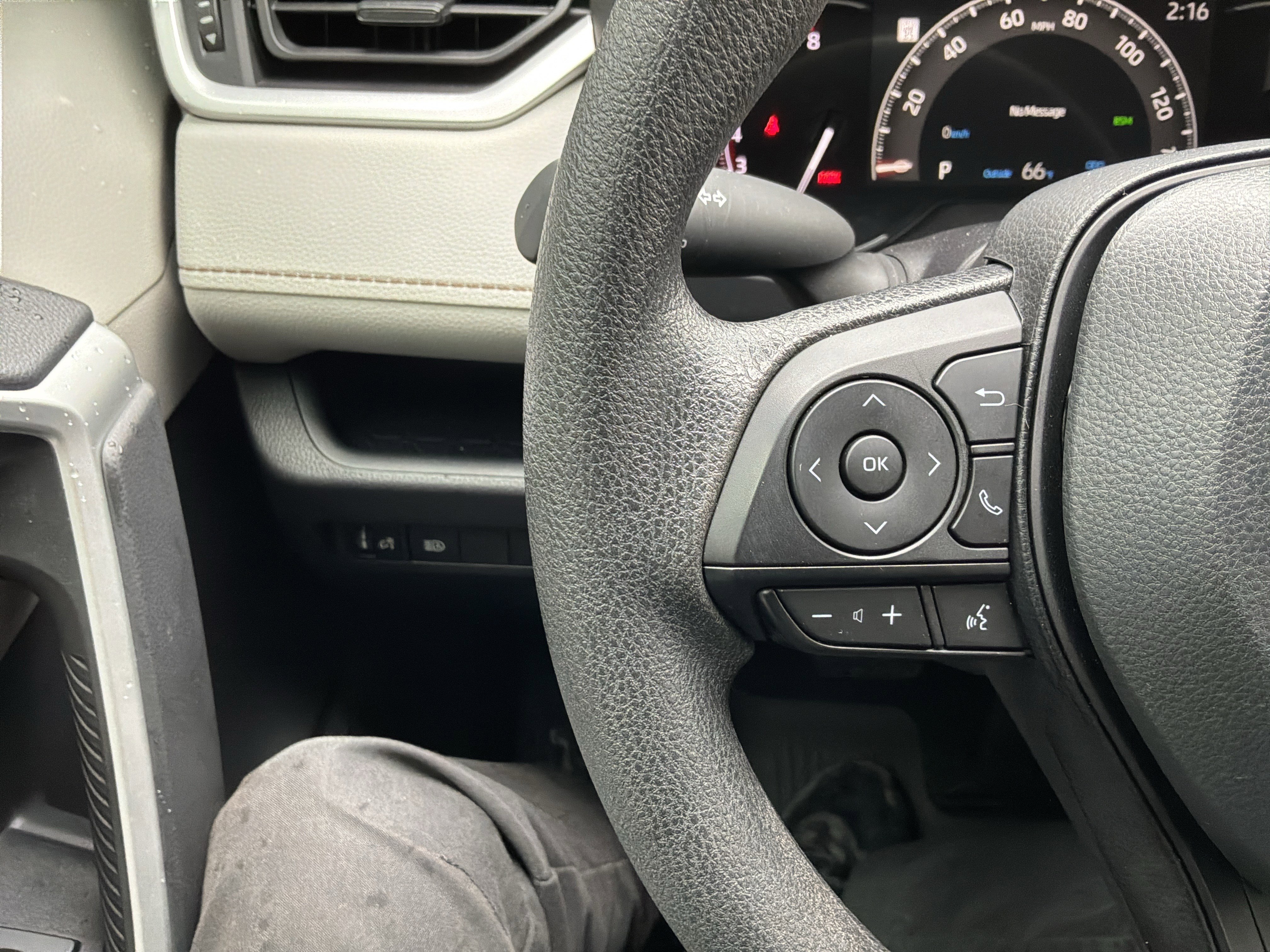 Used 2025 Toyota RAV4 XLE w/ Convenience Package FWD image 19