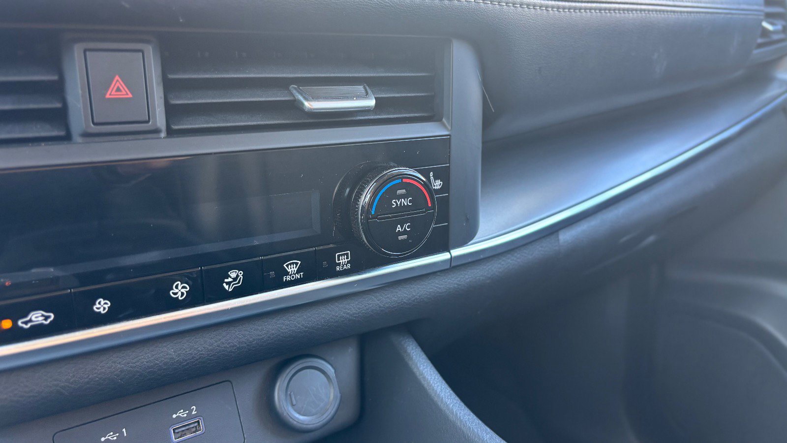 Used 2023 Nissan Rogue SV w/ SV Premium B Package image 49