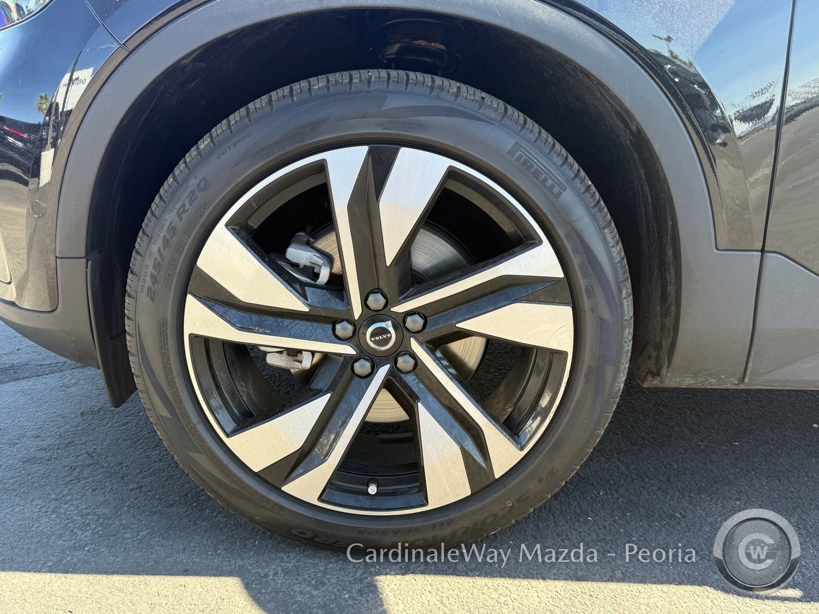 Used 2025 Volvo XC40 B5 Plus image 12