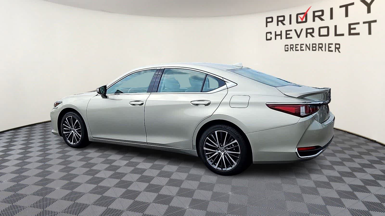Used 2025 Lexus ES 300h w/ Premium Package FWD image 6