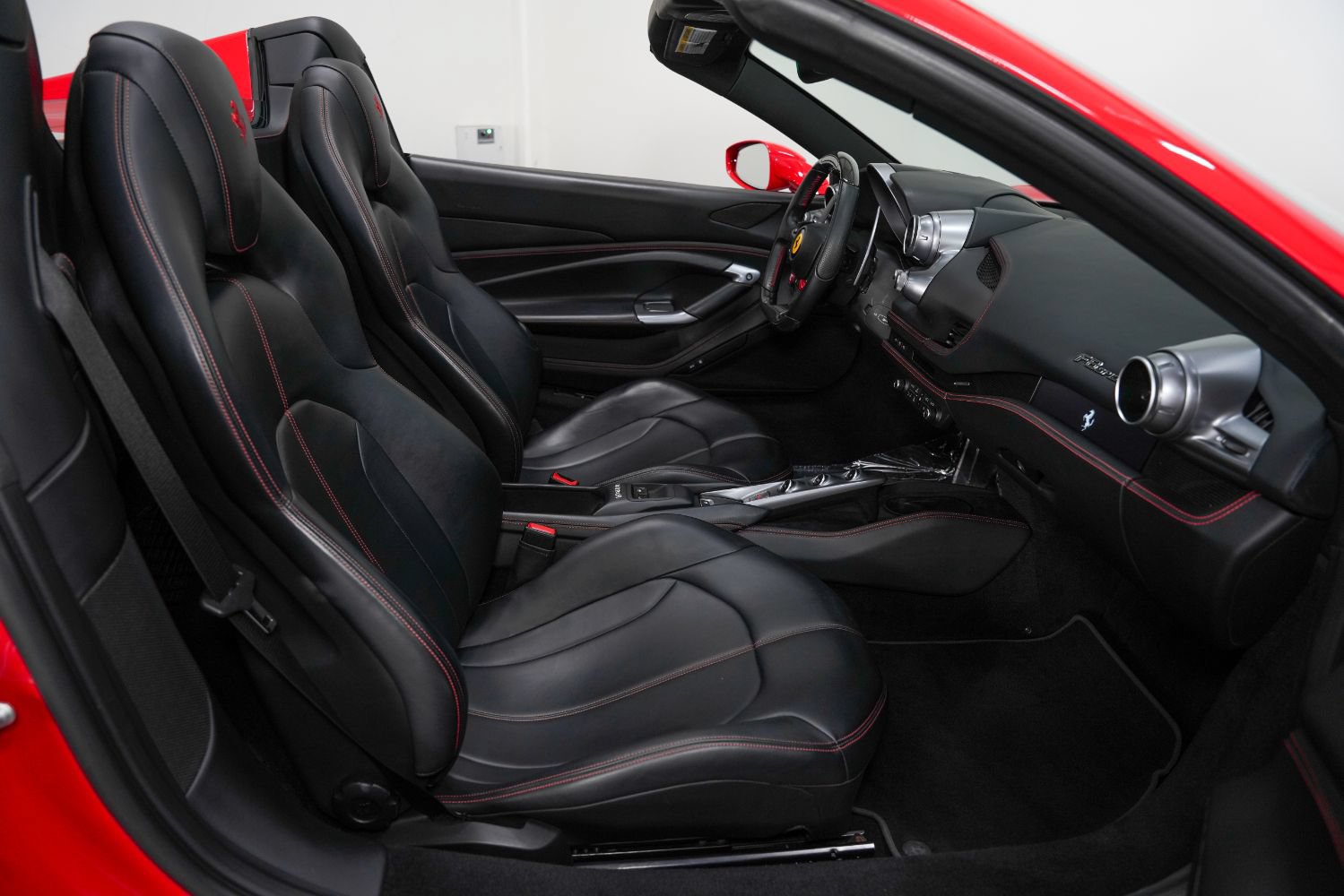 Used 2023 Ferrari F8 Tributo RWD image 29