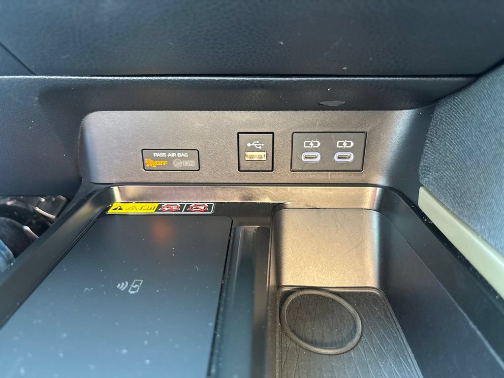 Used 2025 Toyota Camry LE AWD/4WD image 19