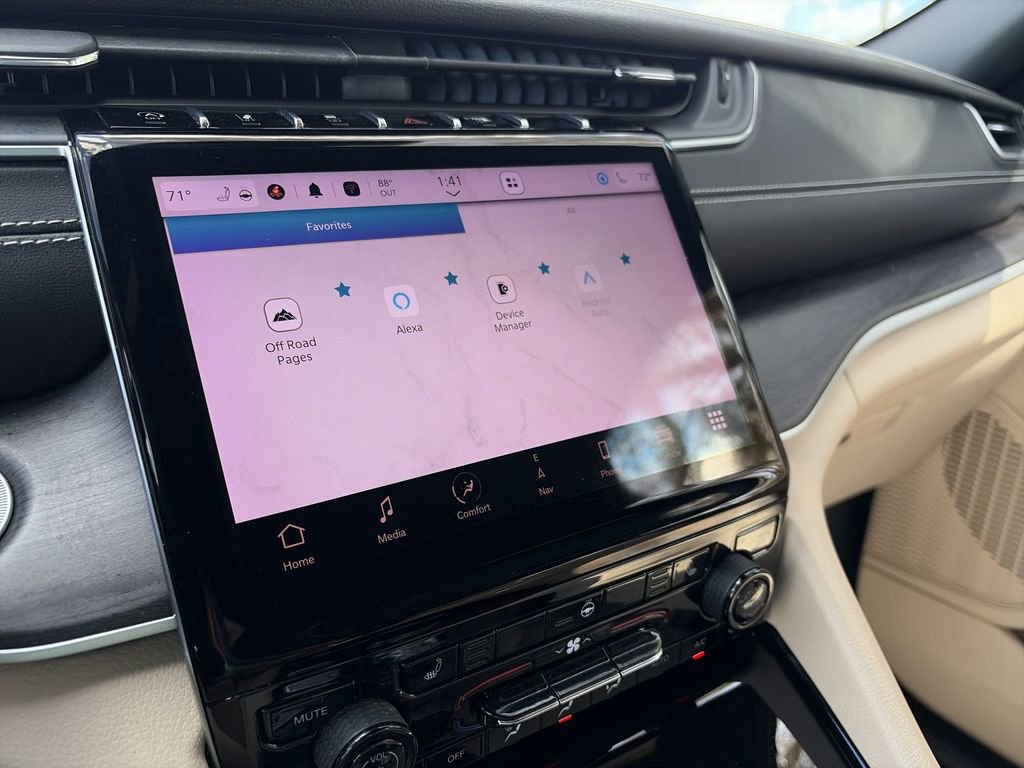 Used 2023 Jeep Grand Cherokee Limited image 19