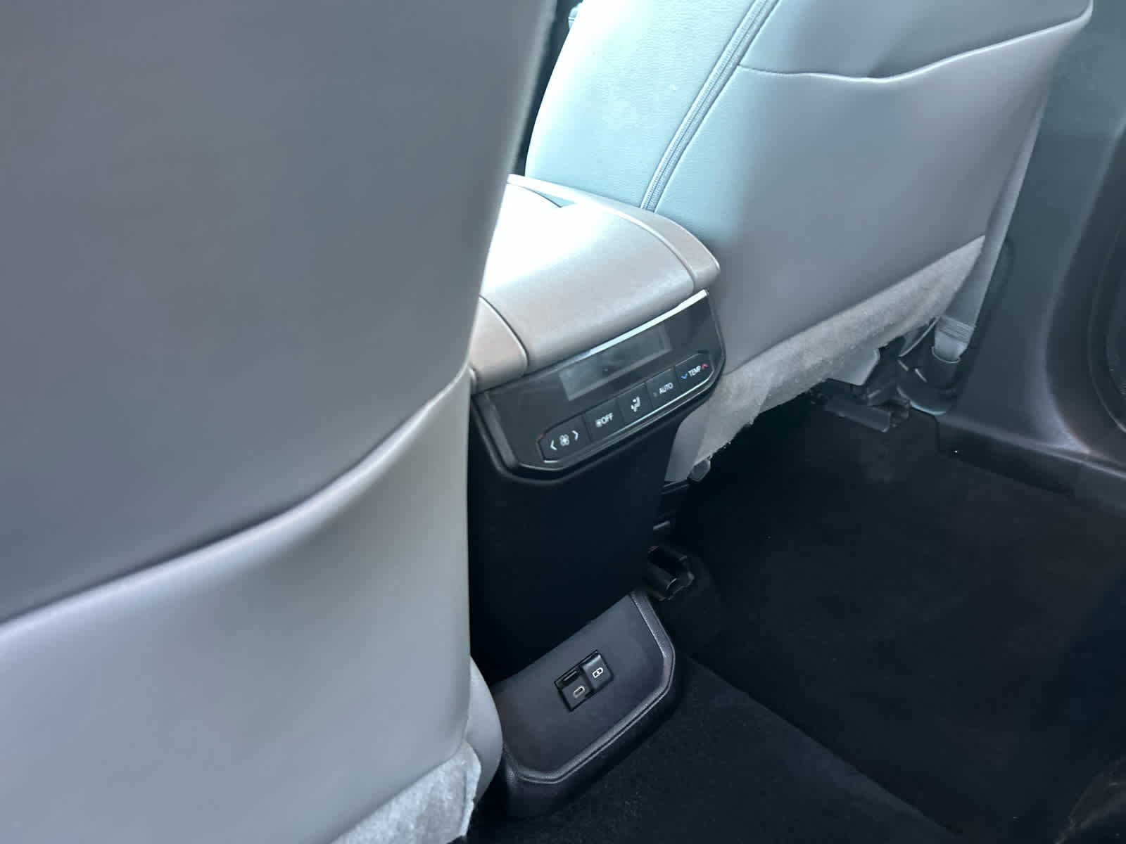 Used 2022 Toyota Highlander XLE image 39