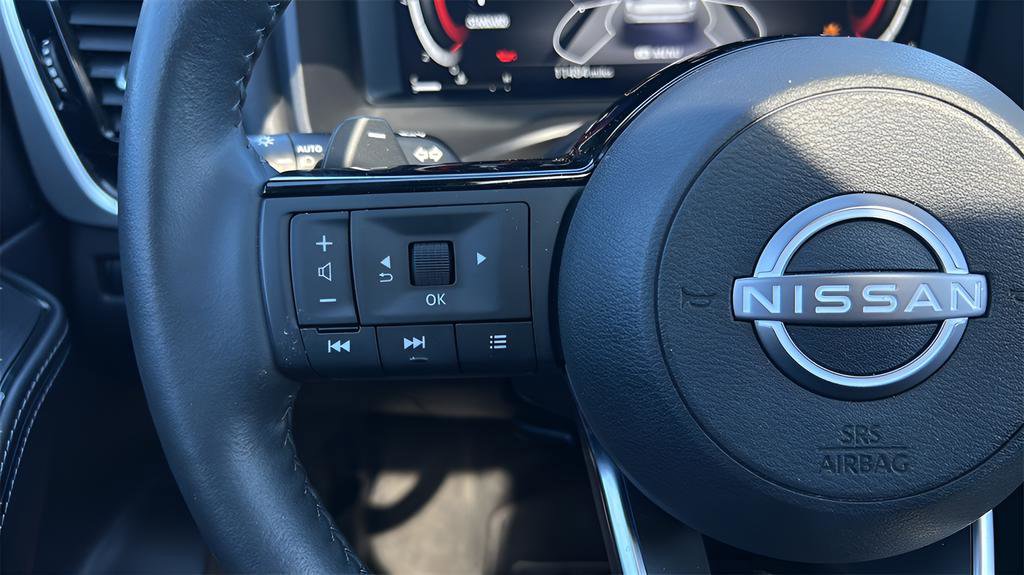 Used 2024 Nissan Rogue SL w/ SL Premium Package image 13