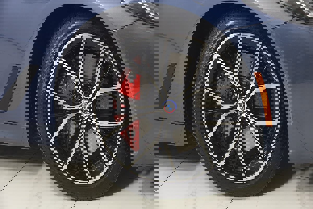 Used 2023 BMW M550i xDrive w/ Executive Package image 17