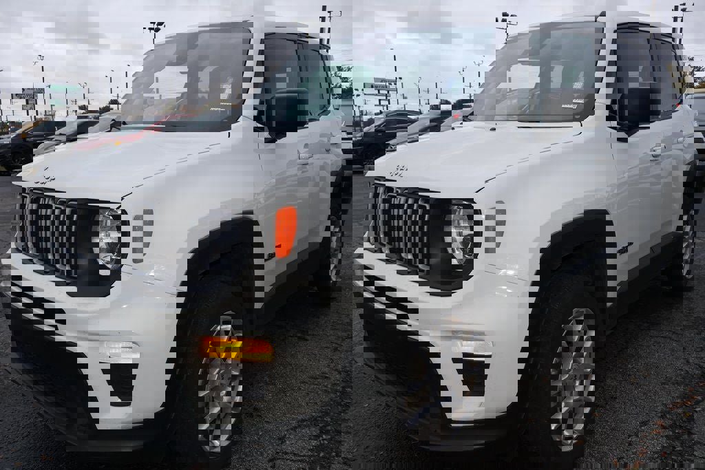 Used 2023 Jeep Renegade Latitude image 1