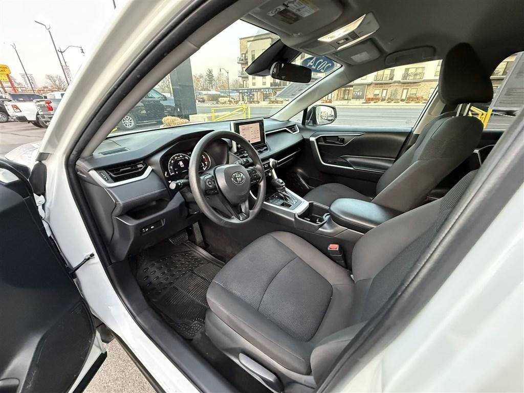 Used 2024 Toyota RAV4 LE AWD/4WD image 17