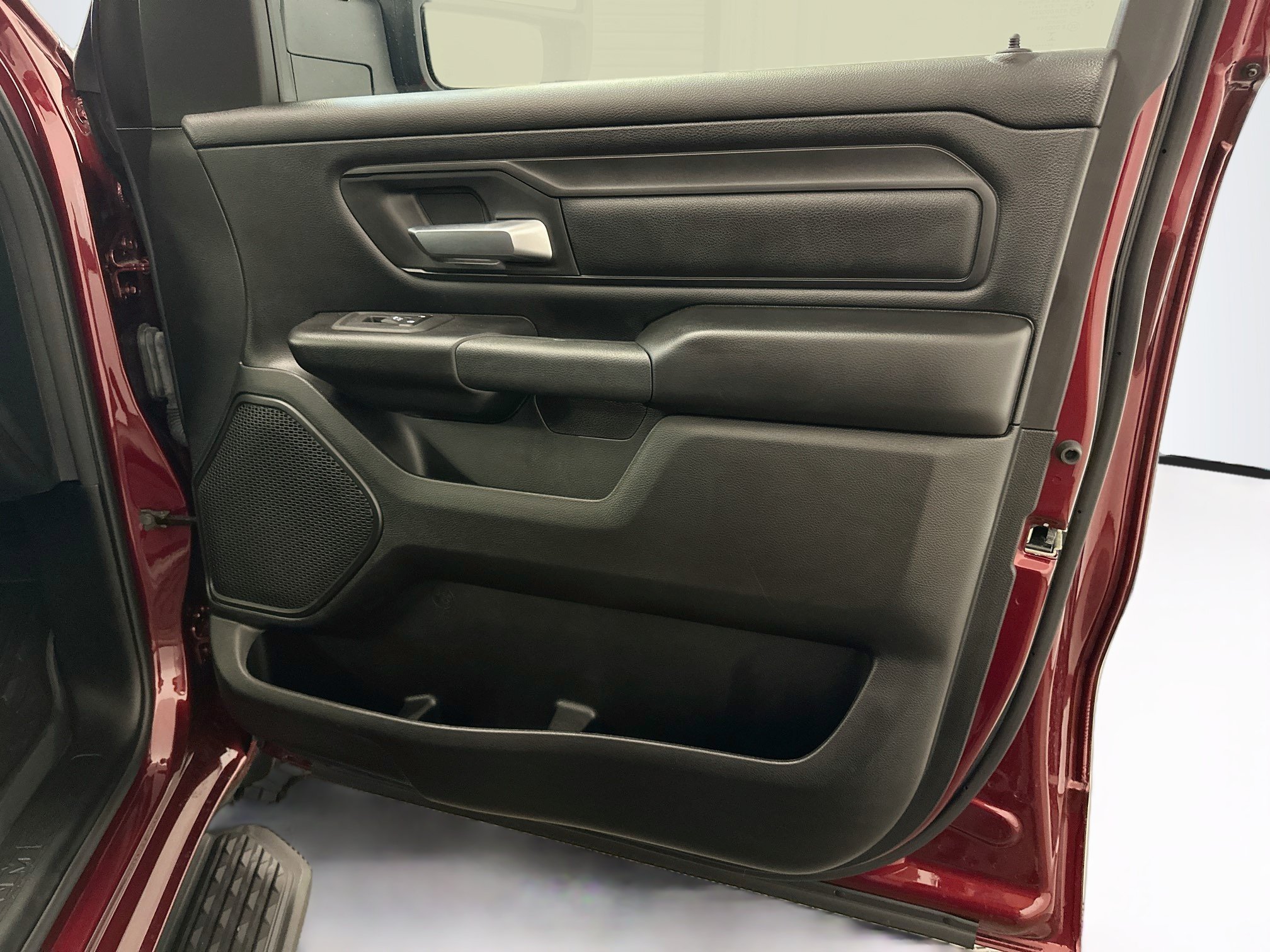 Used 2025 RAM 1500 Warlock AWD/4WD image 32