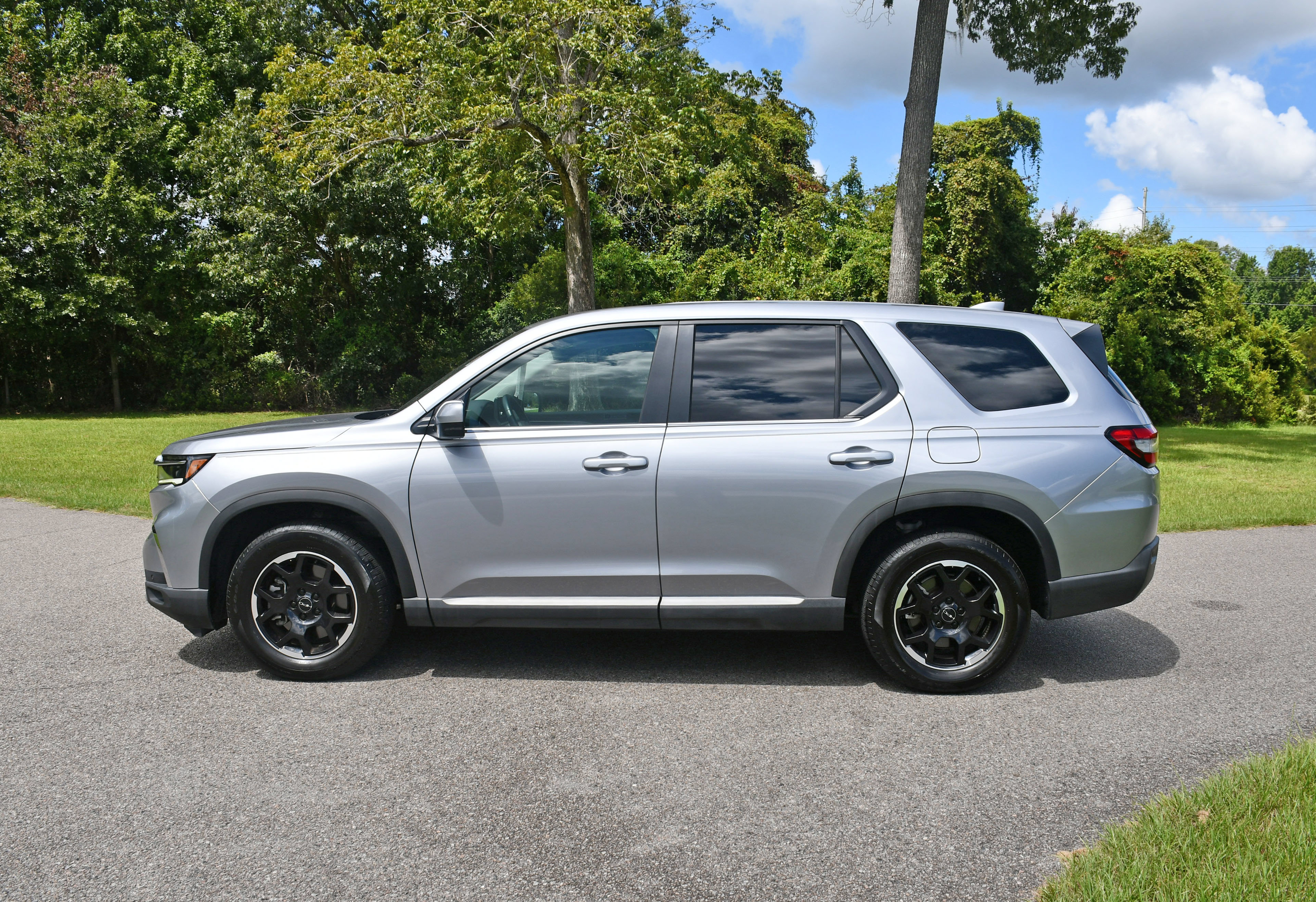 Used 2025 Honda Pilot EX-L image 2