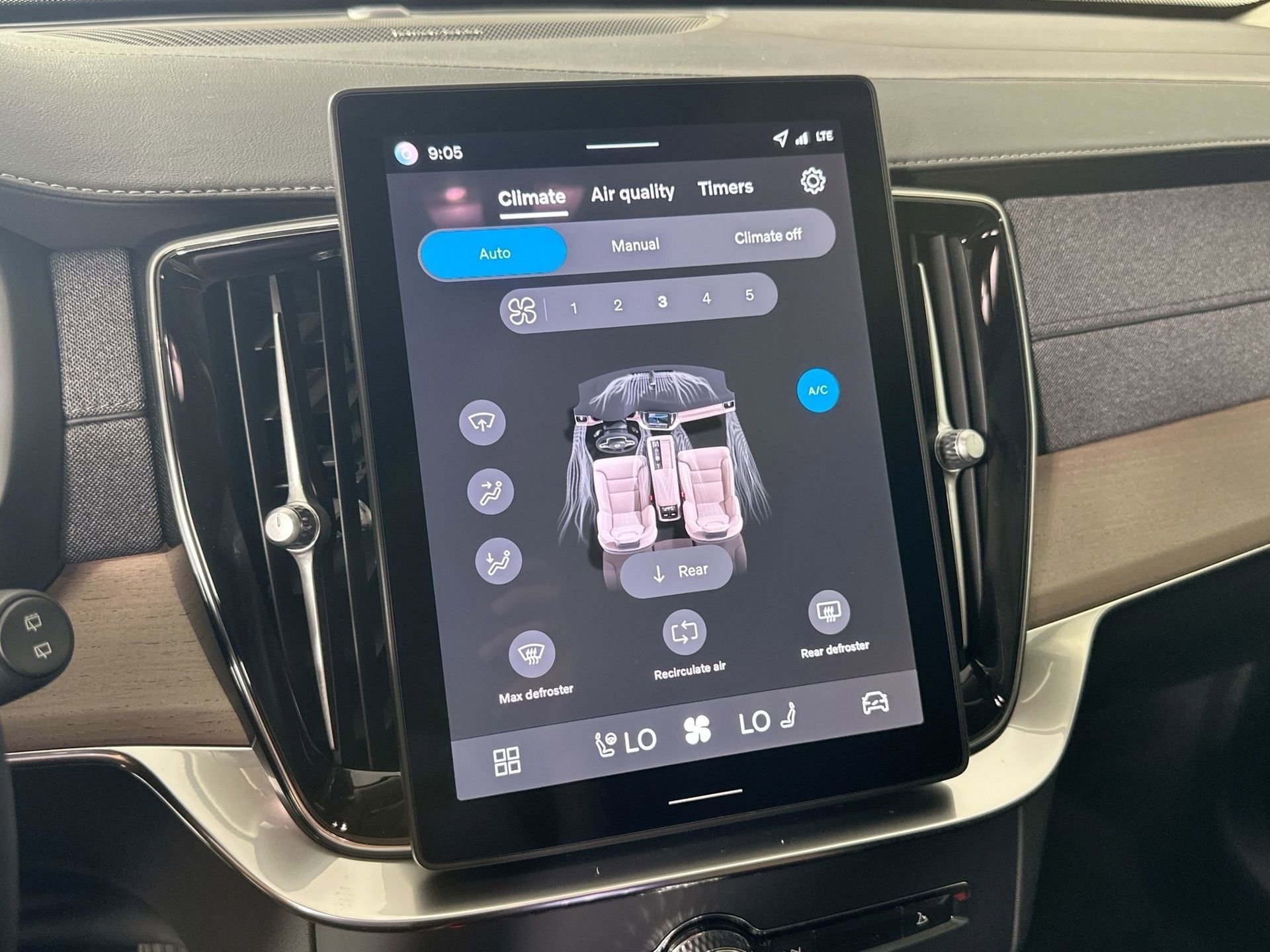 New 2026 Volvo XC90 B5 Plus w/ Protection Package Premier AWD/4WD image 15