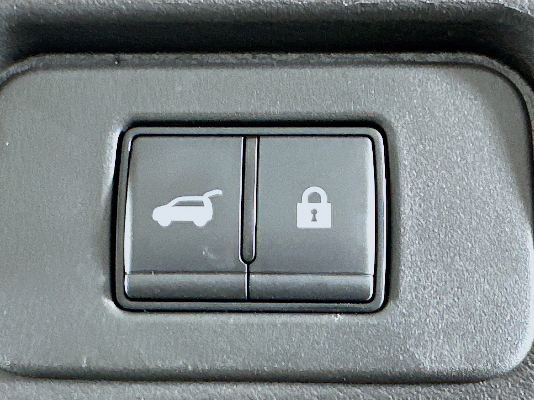 Used 2025 Nissan Rogue SV image 30