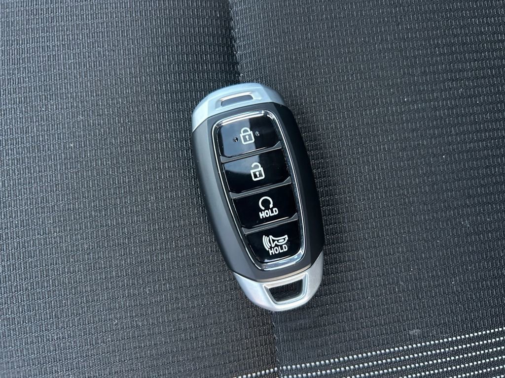 Certified 2025 Hyundai Venue SEL image 33