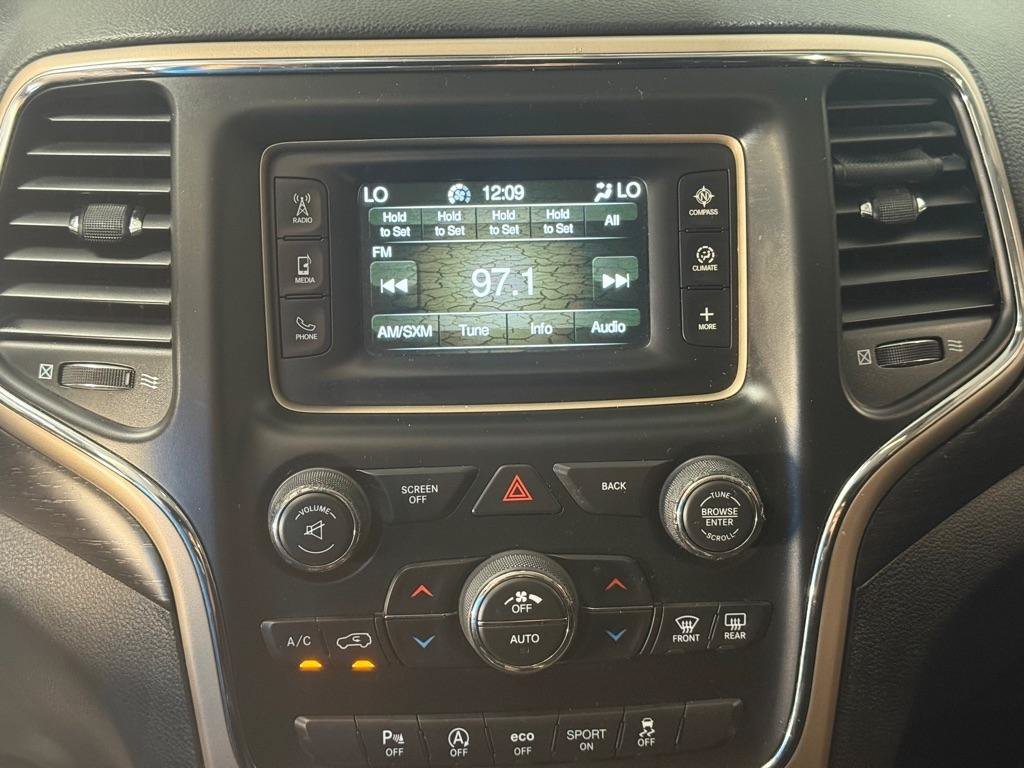 Used 2016 Jeep Grand Cherokee Laredo w/ Quick Order Package 23E AWD/4WD image 16