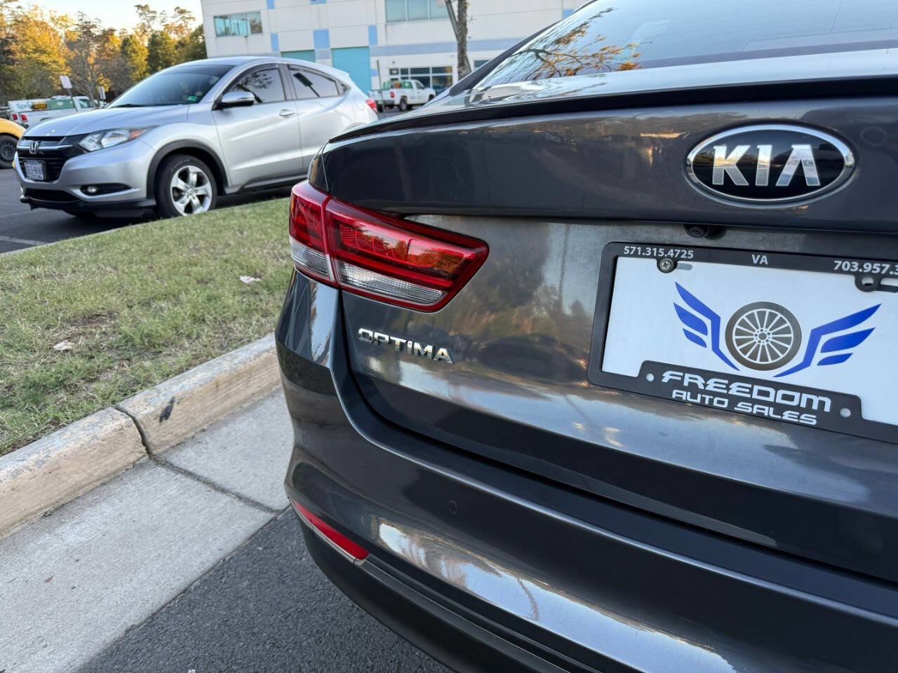 Used 2018 Kia Optima S image 10