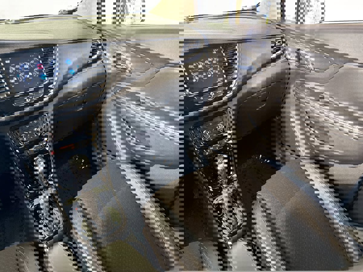 Used 2018 Buick Encore Preferred image 24