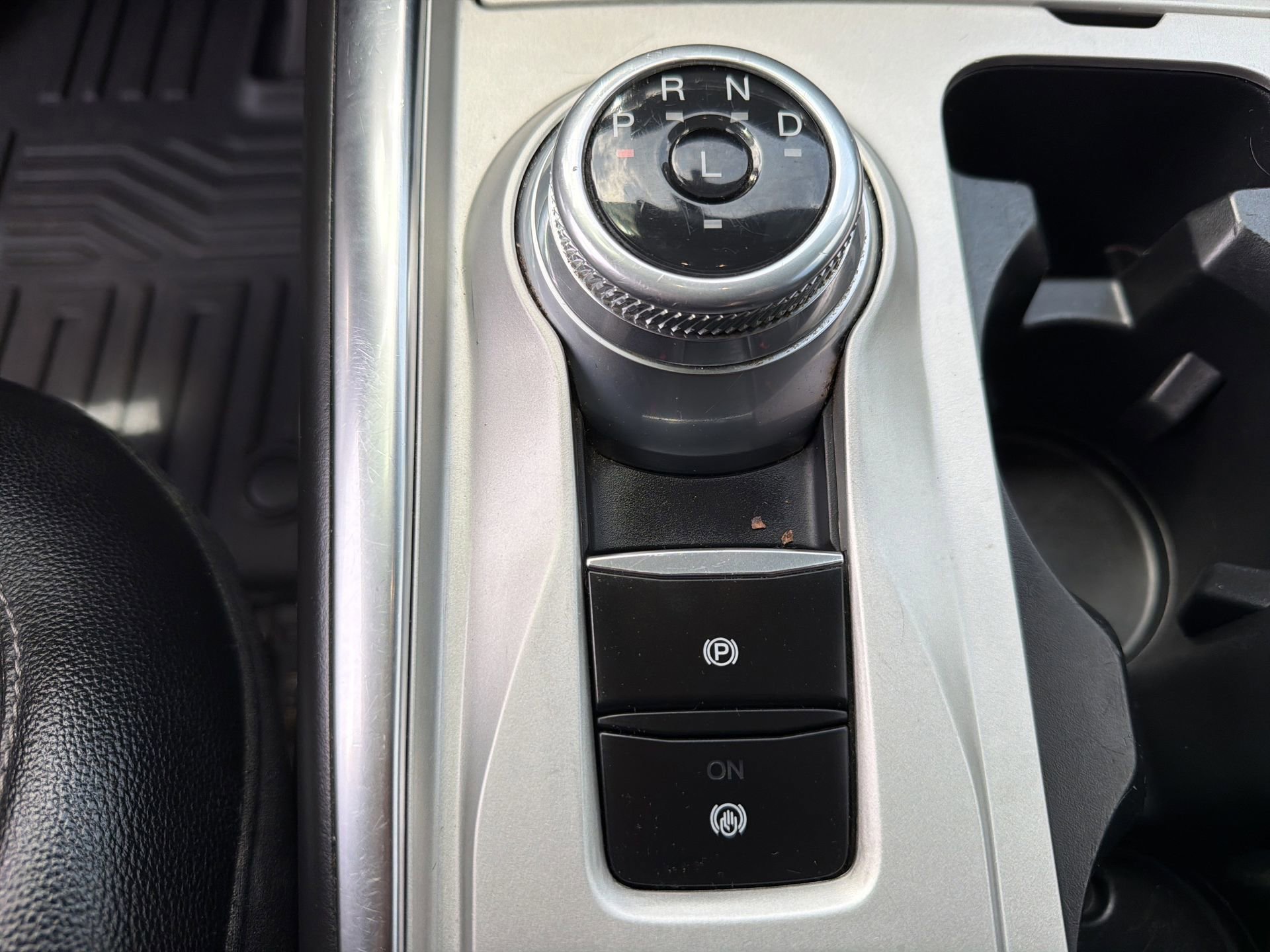 Used 2022 Ford Explorer Limited w/ Equipment Group 301A RWD image 11