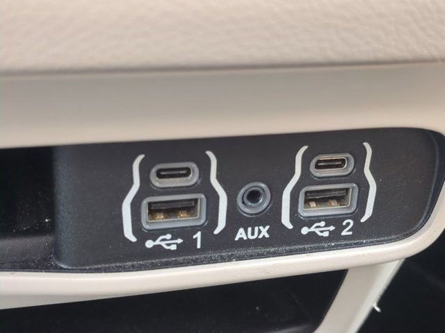 Used 2023 Chrysler Voyager LX FWD image 20