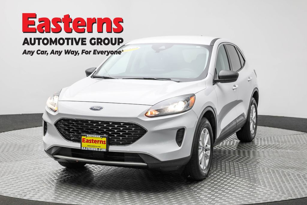 Used 2022 Ford Escape SE w/ Cold Weather Package image 1