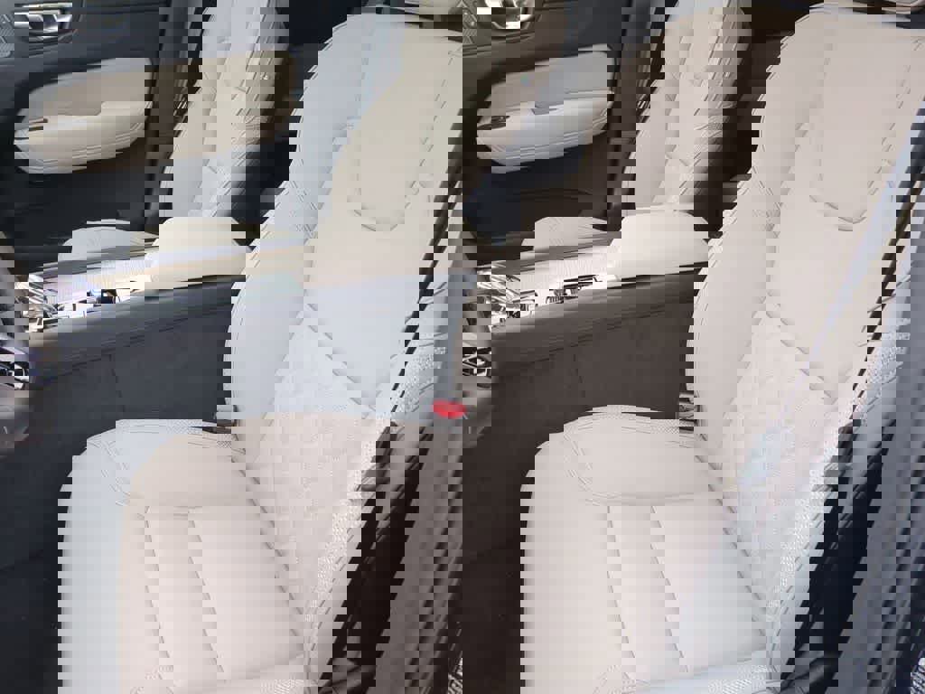 New 2026 Volvo XC60 B5 Plus w/ Protection Package Premier image 15