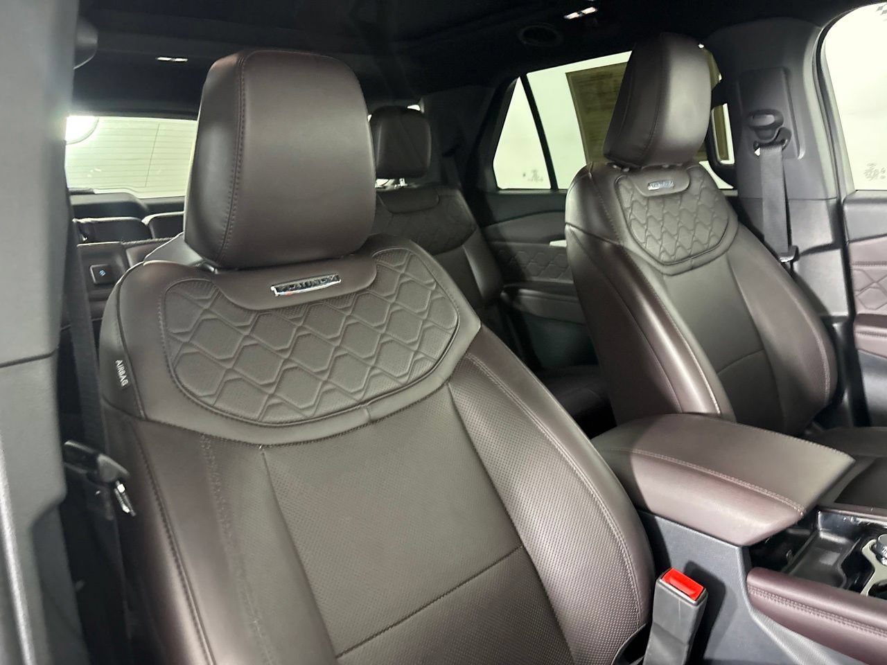 Used 2025 Ford Explorer Platinum w/ LUX Leather Package AWD/4WD image 35