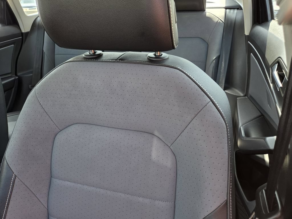 Used 2025 Volkswagen Jetta SE FWD image 17