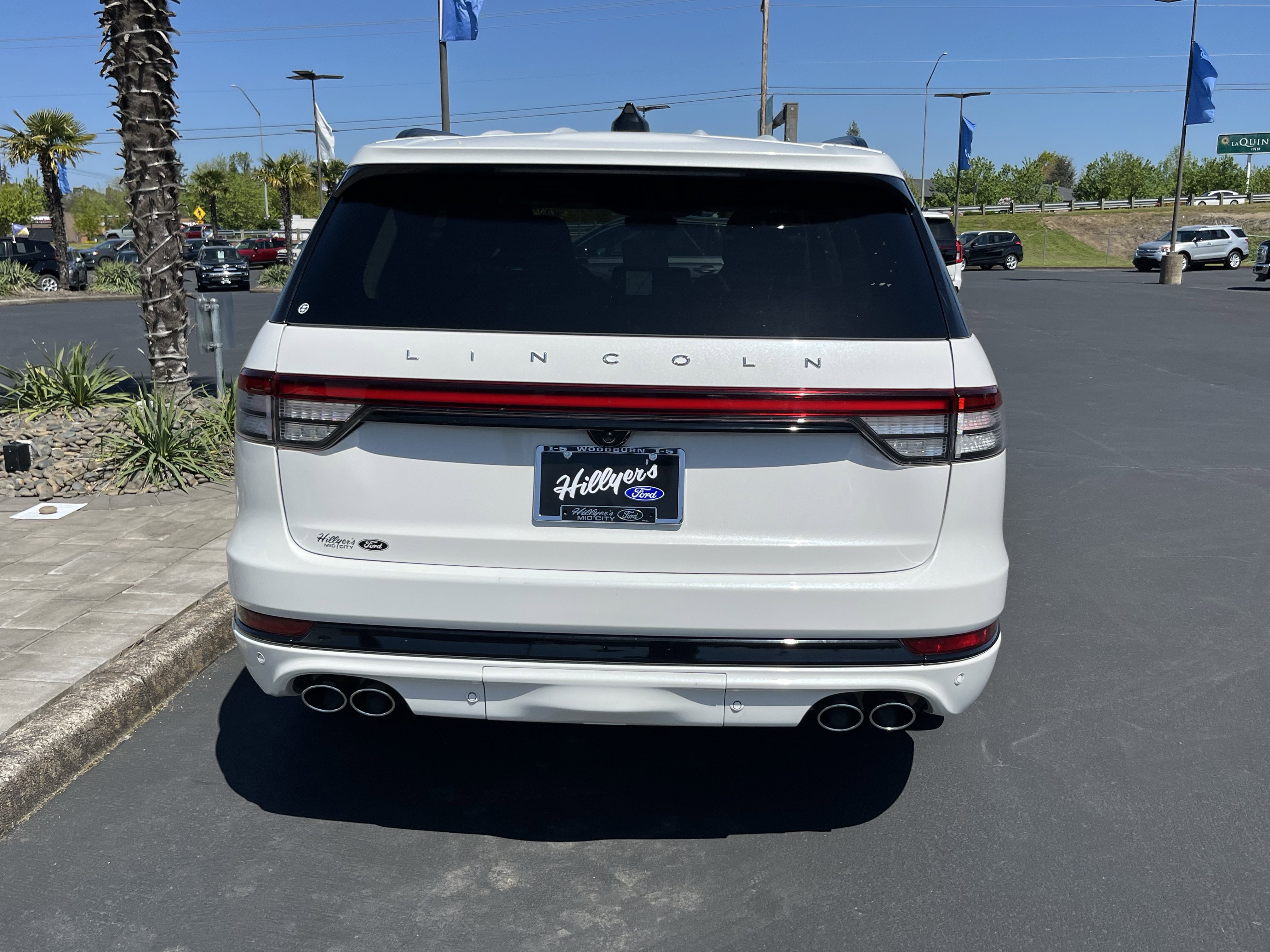 Used 2025 Lincoln Aviator Reserve w/ Luxury Package AWD/4WD image 4