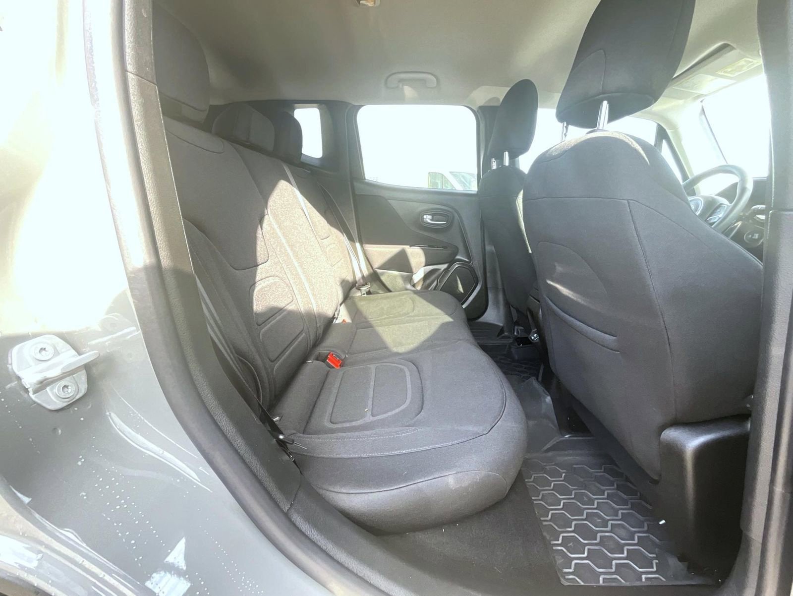 Used 2021 Jeep Renegade Latitude AWD/4WD image 19