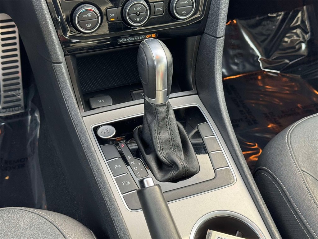 Used 2020 Volkswagen Passat 2.0T SEL image 25