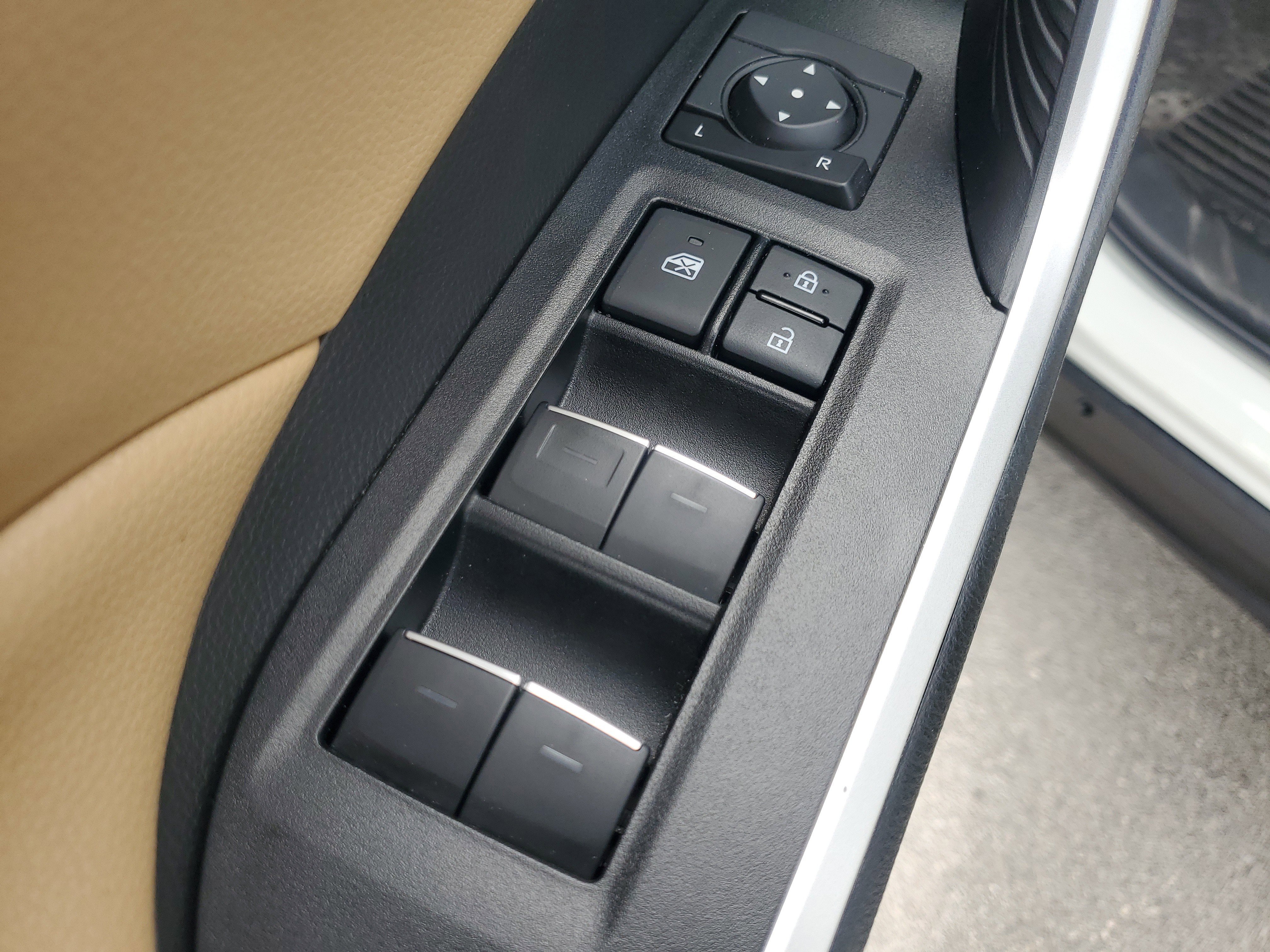 Used 2025 Toyota RAV4 XLE image 19