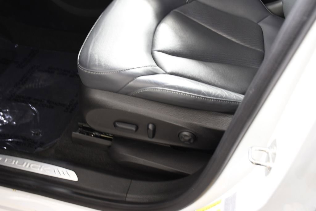 Used 2019 Buick Envision Essence image 16
